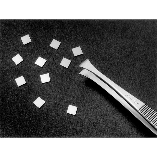 AGG3390-10 – Silicon wafer, chips 10 x 10 x 0.5mm. Pack of approx 55